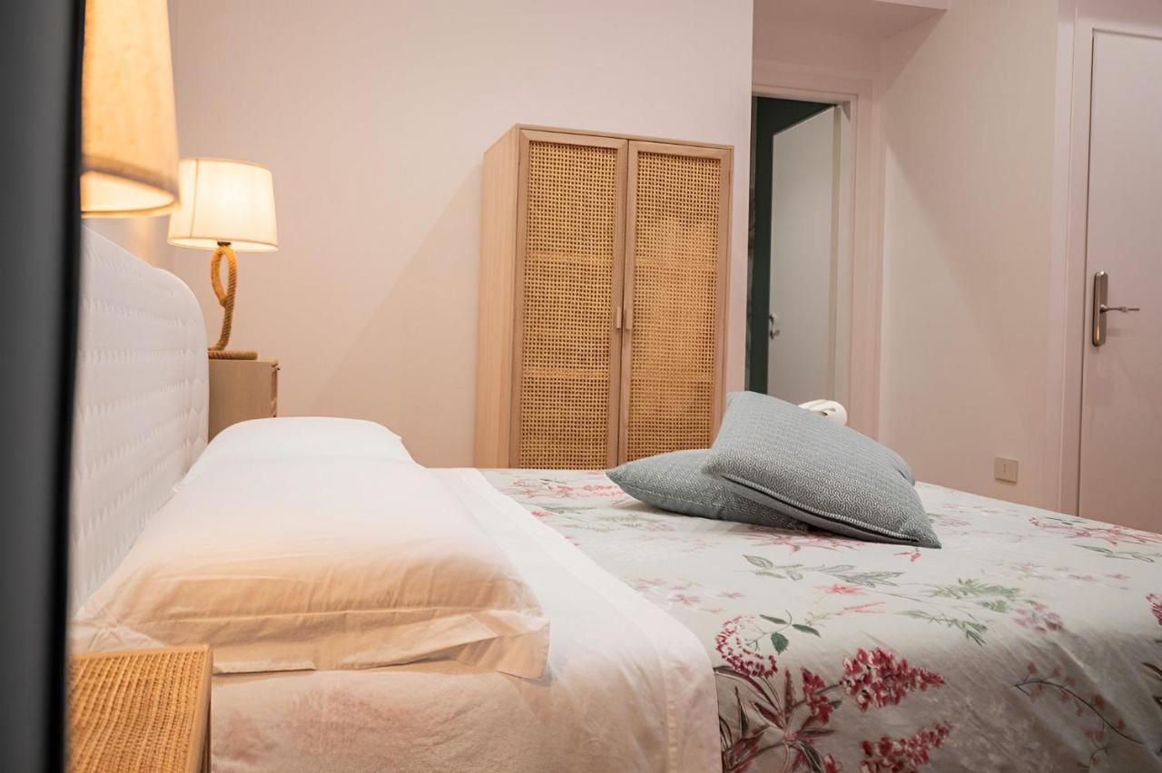 Mareluna Rooms Наполи Екстериор снимка